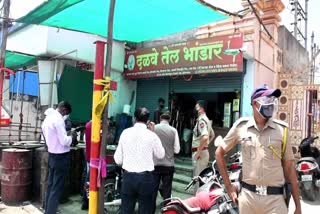 strict action against open shops amid lockdown by district administration in aurangabad