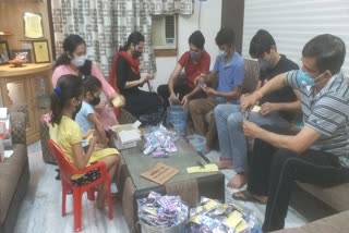 Team of Vaishya Mahasammelan making medicines