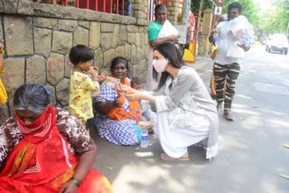 பாலிவுட் நடிகையான சோனல் சவுகான் பிறந்தாளன்று மக்களுக்கு உதவி!