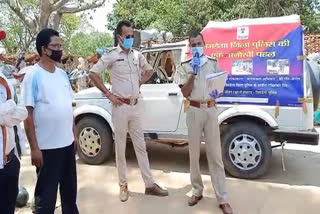 police  sargeant is making people aware by his singing in simdega