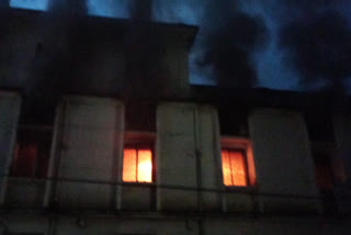 massive fire at tinsukia sirapatti assam etv bharat news