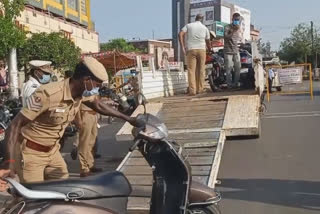 ஊரடங்கை மீறு சுற்றித் திரிந்த மக்கள்