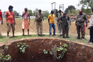 Dead body found in a well in Lohardaga