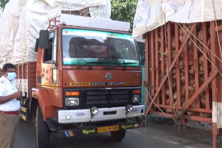 ஊரடங்கு விதியை மீறிய சரக்கு லாரிகளுக்கு அபராதம் விதிப்பு