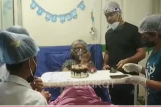 son-celebrates-corona-positive-mother-birthday-in-hospital-in-gwalior