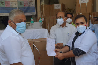 Union Minister distributes oxygen concentrator to PHC-CHC
