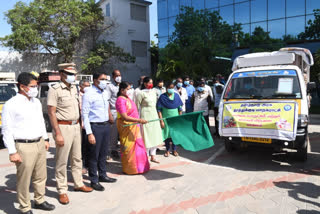 தூத்துக்குடியில் அத்தியாவசியப் பொருட்கள் விற்பனை - அமைச்சர் கீதாஜீவன் தொடங்கி வைத்தார்