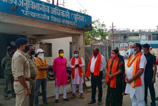 BJP workers violate lockdown in Jashpur