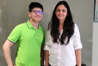 two students of noida start a website to help corona victims