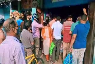 Heavy Crowd in the markets of Karwar