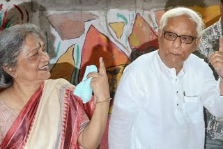 Budhadev bhattacharya along with his wife