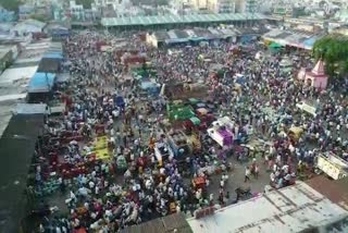 Agricultural produce of Jabalpur flooded in the market