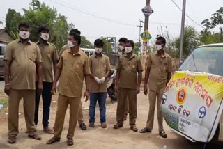 All Odisha Drivers Federation Provide mask-sanitizers to the  Drivers