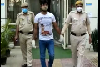 delhi police caught hemp smuggler