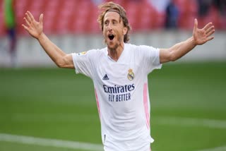 Real madrid extends contract with luka modric