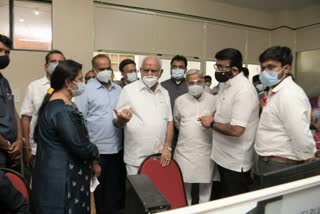 CM BS Yediyurappa breaks corona lockdown rules during metro inspection