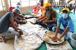 vighnaharta social service organization is distributing food packets in rewa