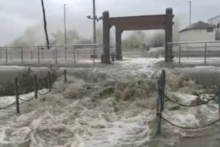 Massive tidal wave in Digha