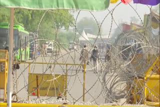 Security tightened at Delhi's Singhu border ahead of protest to mark six months of anti-farm laws agitation  കർഷക പ്രക്ഷോഭത്തിന് ആറുമാസം; സിംഘു അതിർത്തിയിൽ സുരക്ഷ ശക്തമാക്കി ഡൽഹി പൊലീസ്  കർഷക പ്രക്ഷോഭം  സിംഘു  കർ  കർഷക സമരം  സംയുക്ത കിസാൻ മോർച്ച  കാർഷിക നിയമം  farm laws  anti-farm laws agitation