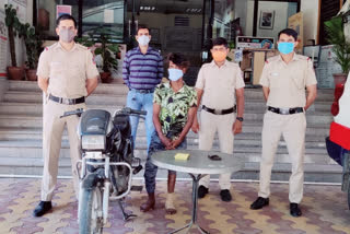 saket police arrested looters in delhi