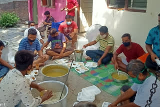 Meal facility for relatives of patients from Amravati Shiv Shakti Mandal