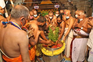 CHAKRA SNANAM AT GOVINDARAJA SWAMI TEMPLE