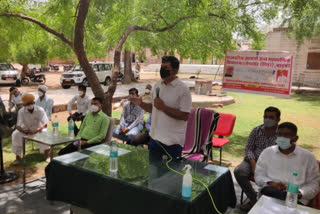 Revenue Minister visits Gram Panchayats of Gida region in Barmer