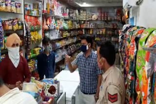 Administration cuts challan of shopkeepers who violate lockdown rules