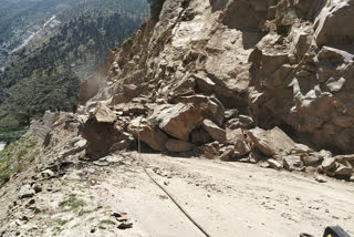 A laborer dies after falling boulder on Badrinath highway