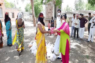 Nurses Association distributes grocery kits dhule