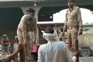 कुख्यात बदमाश सुनील राठी के ममेरे भाई की पुलिस ने की कुर्की