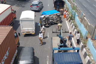 Rickshaw driver injured in accident on Vikhroli Expressway