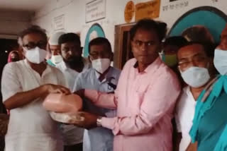 Rezaul Karim distributed relief at Bhangar