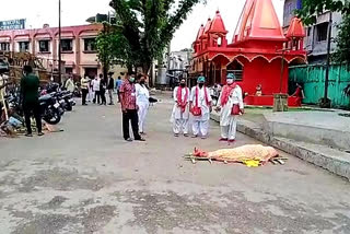 শ্মশানে বৃদ্ধার দেহ ফেলে গেল পরিবার