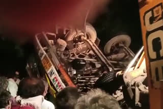 Lorry crashed into a roadside hut