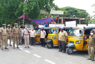 கரோனா விழிப்புணர்வு ஏற்படுத்த ஒலிபெருக்கி கொண்ட ஆட்டோ