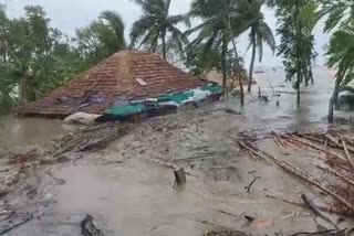 জলের তলায় ঘর-বাড়ি , মিলছে না খাবার যশের তান্ডবে বিধ্বস্ত সাগরবাসী