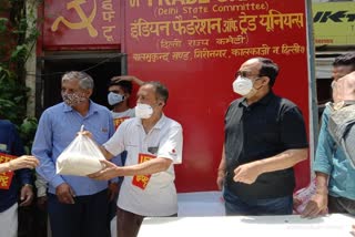IFTU workers union distributed ration to needy people in Delhi in lockdown