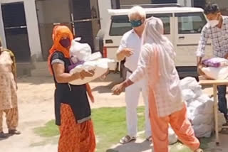 Ashlata Sanstha  ration distribution to widow women in delhi