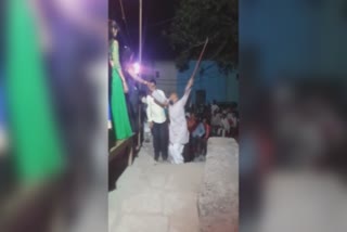 Jhansi news  dance party organized after gram pradhan swearing in jhansi  dance party organized after gram pradhan swearing  dance party organized in jhansi  jhansi today news  प्रधान के शपथ ग्रहण के बाद डांस पार्टी का आयोजन  प्रधान के शपथ ग्रहण के बाद आर्केस्ट्रा पार्टी का आयोजन  झांसी खबर  झांसी ताजा खबर  woman dancer