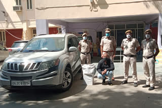 Sarai Rohilla Police seized 20 bottles of liquor from XUV car in North Delhi