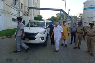 cm-yeddiyurappa-meets-former-minister-cm-udasi