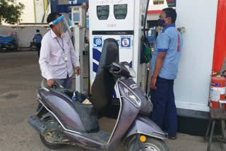Petrol price crosses 100 in Chhindwara