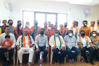 10 Shiv Sena corporators join BJP in Kolhapur