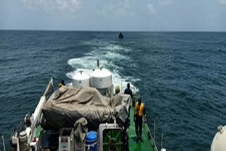 New Mangalore  Indian Coast Guard  New Mangalore port  മത്സ്യത്തൊഴിലാളികളെ രക്ഷപ്പെടുത്തി  rescues 10 fishermen  ishermen stranded off New Mangalore