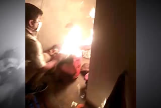 Cylinder caught fire while cooking