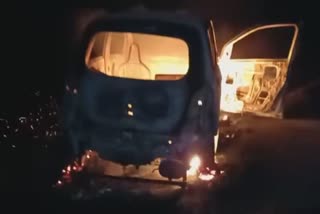 चलती कार में लगी आग