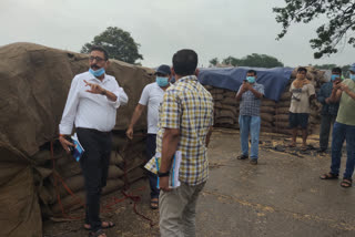 administration-has-been-alerted-on-wheat-soaking-in-railway-goods-shed-in-bokaro