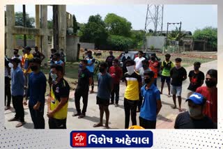 સીમેન વર્કર તરીકે કામ કરતા કાંઠાના 2 હજાર યુવાનો વેક્સિન ન મળતા થયા બેરોજગાર