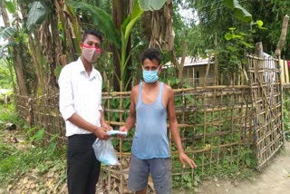 team-majuli-distribute-mask-at-different-places-in-majuli